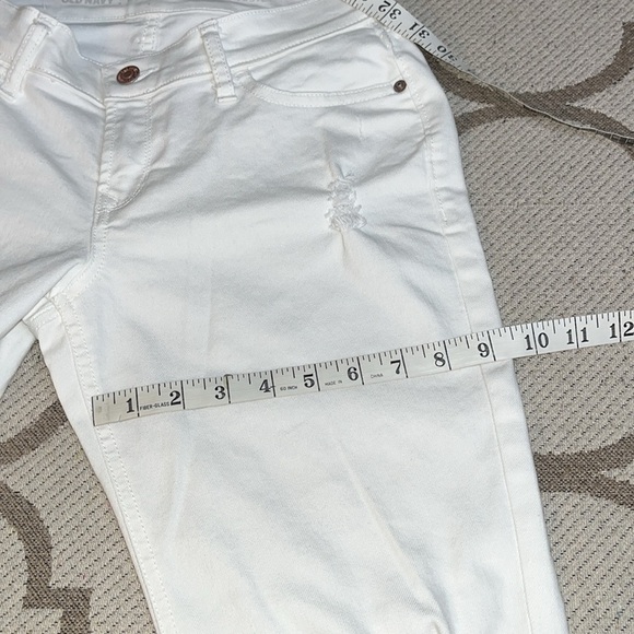 Old navy boyfriend skinny distressed patch knees white jeans, size 0 - Picture 5 of 17